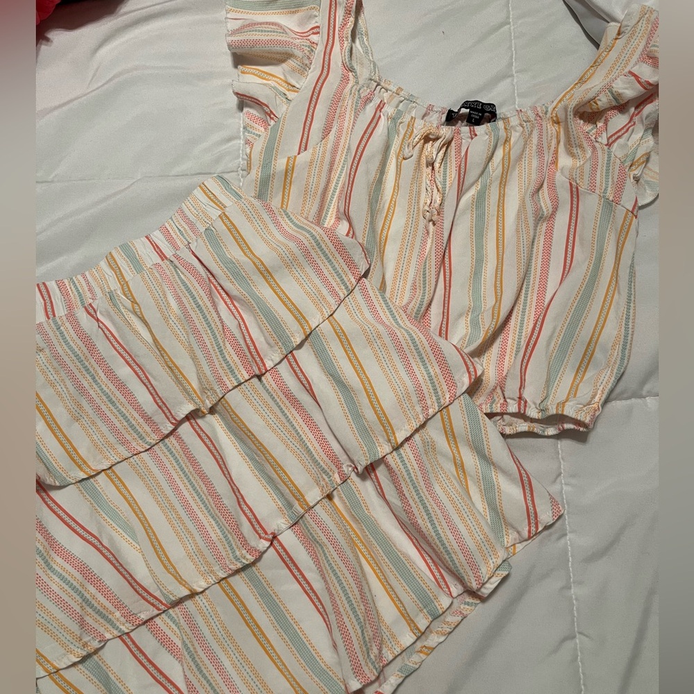 This is a two-piece set with pink, white, coral, orange and green. Size large.
